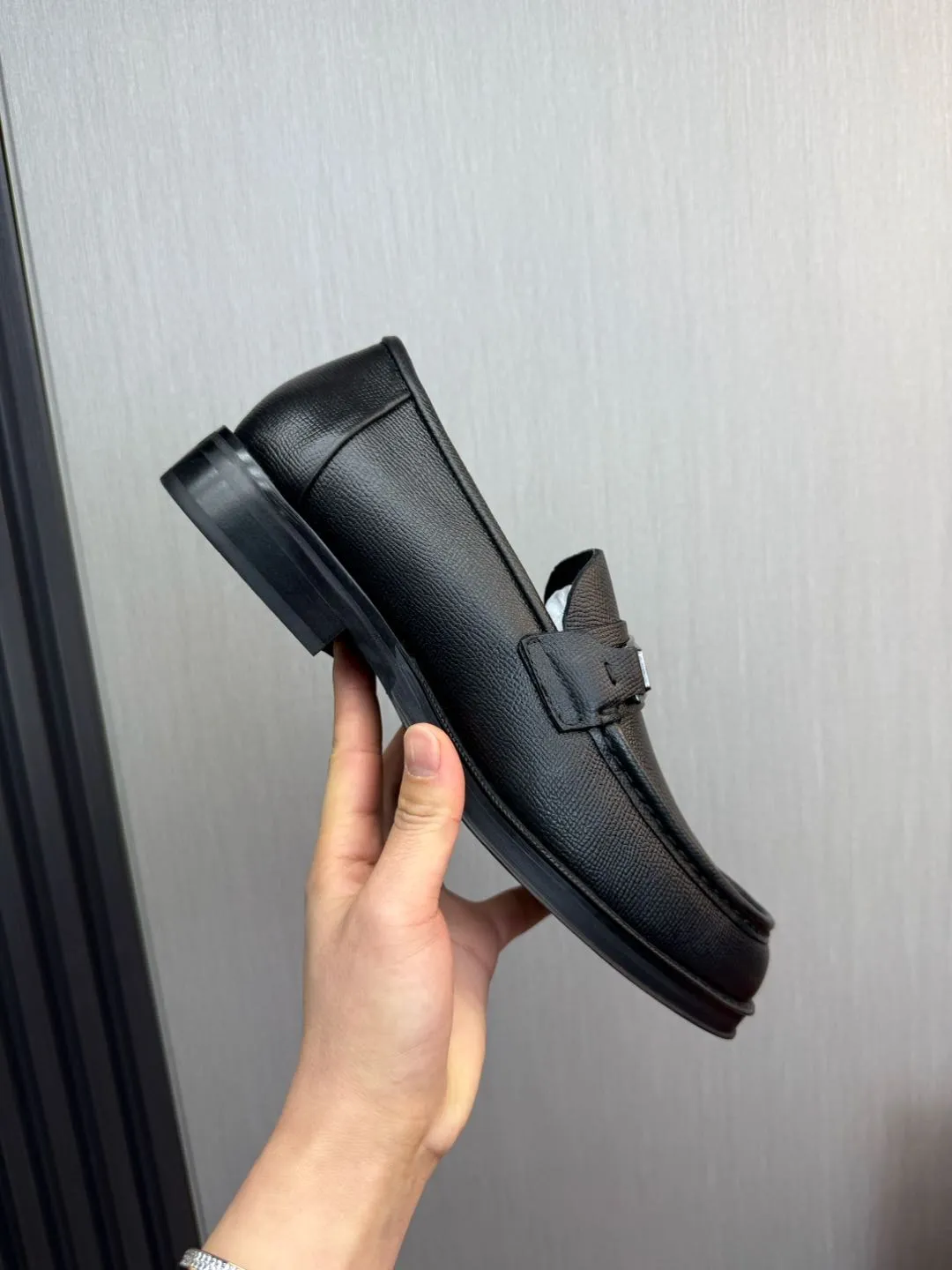 Men's shoes 💰880💰 Ferragamo. [Ferragamo] men's thick-soled loafers, the latest hot style, 1:1 original purchase quality, top quality, imported open-edge beaded cowhide leather on the upper, hand-made three-dimensional stitching highlights the round toe design, the inner foot pads are all imported cowhide, with original lightweight foam outsole, matching code 39-44, (38, 45 custom-made, non-refundable)